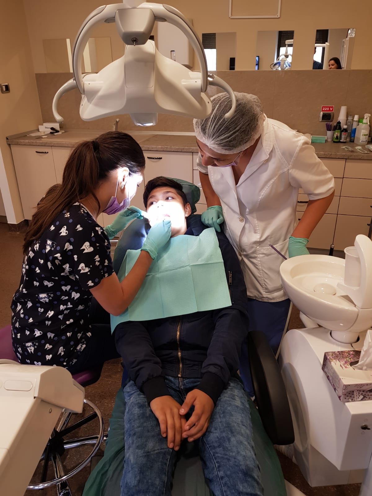 Proiectul „Dăruieşte un zâmbet” continuă şi în noul an universitar