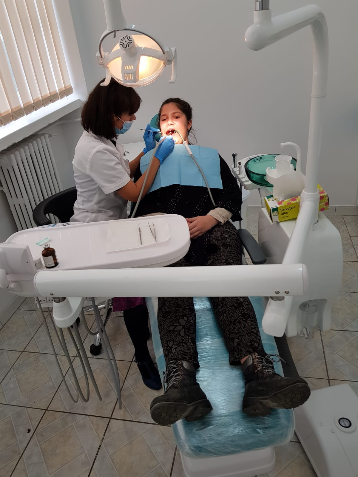 Proiectul „Dăruieşte un zâmbet” continuă şi în noul an universitar