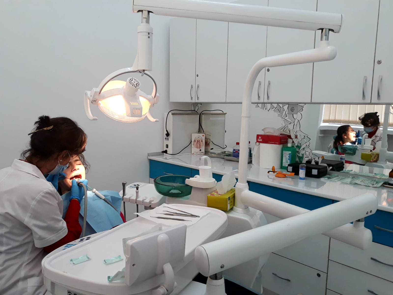 Proiectul „Dăruieşte un zâmbet” continuă şi în noul an universitar