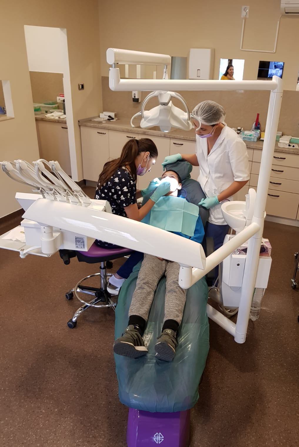 Proiectul „Dăruieşte un zâmbet” continuă şi în noul an universitar