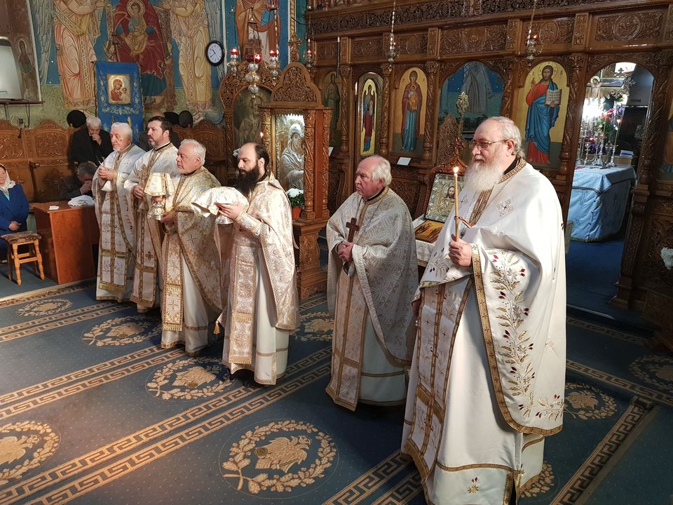 Aniversare în comunitatea Bisericii din Târgu Neamț: părintele prof. Mihai Vizitiu a împlinit 80 de ani