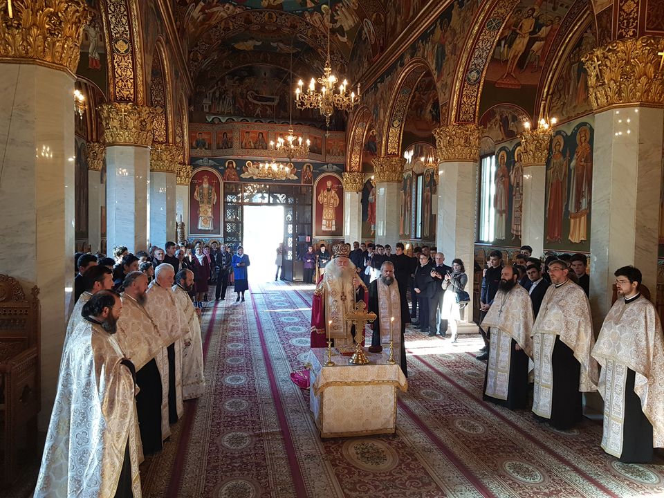 Aniversare în comunitatea Bisericii din Târgu Neamț: părintele prof. Mihai Vizitiu a împlinit 80 de ani