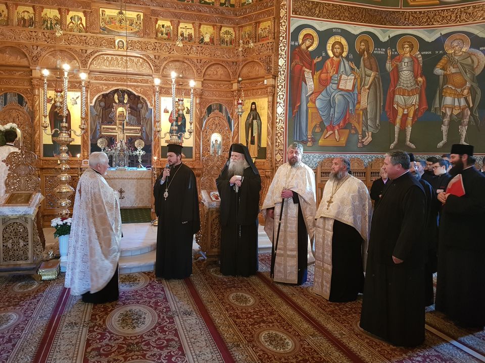 Aniversare în comunitatea Bisericii din Târgu Neamț: părintele prof. Mihai Vizitiu a împlinit 80 de ani