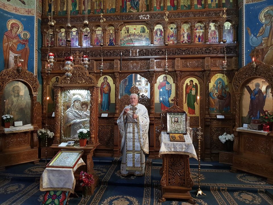 Aniversare în comunitatea Bisericii din Târgu Neamț: părintele prof. Mihai Vizitiu a împlinit 80 de ani