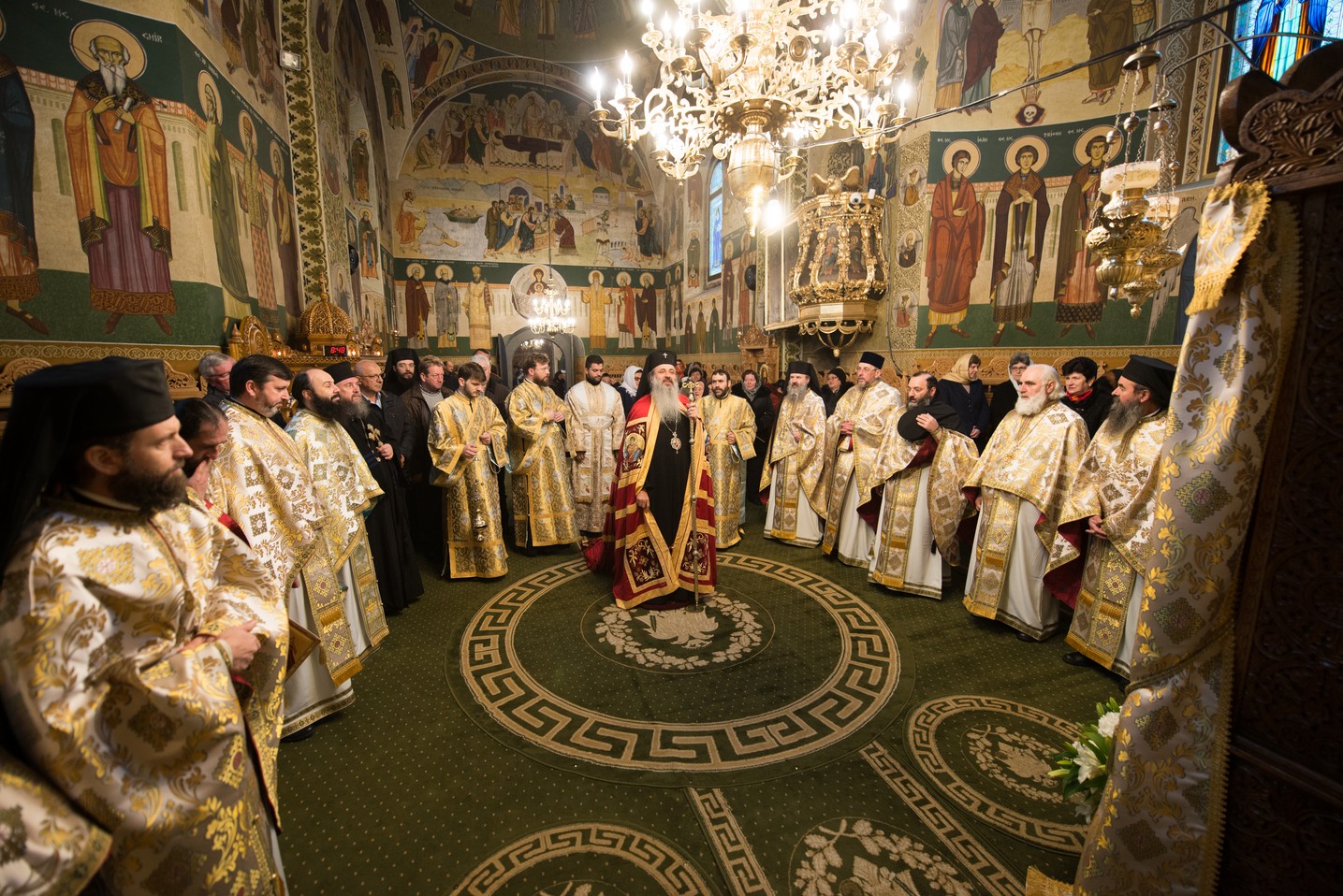 (Foto) Hram la Schitul Vovidenia al Mănăstirii Neamț: IPS Mitropolit Teofan a săvârșit Sfânta Liturghie