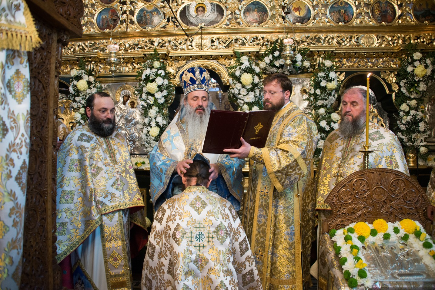 IPS Părinte Mitropolit Teofan, prezent la hramul „Altarului din Poiana liniștii”