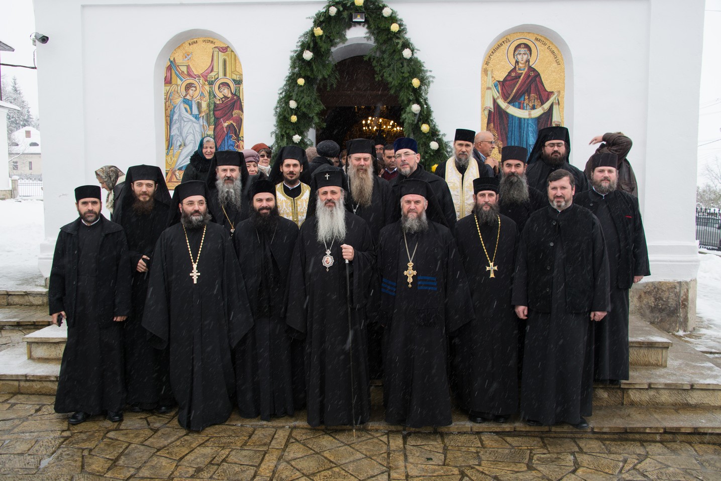 IPS Părinte Mitropolit Teofan, prezent la hramul „Altarului din Poiana liniștii”