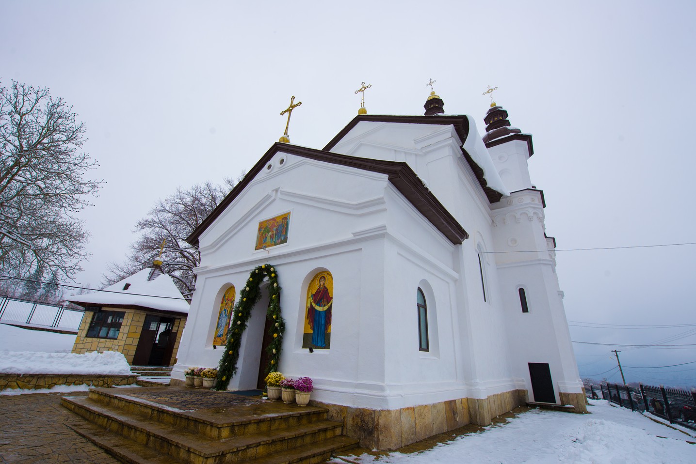 IPS Părinte Mitropolit Teofan, prezent la hramul „Altarului din Poiana liniștii”