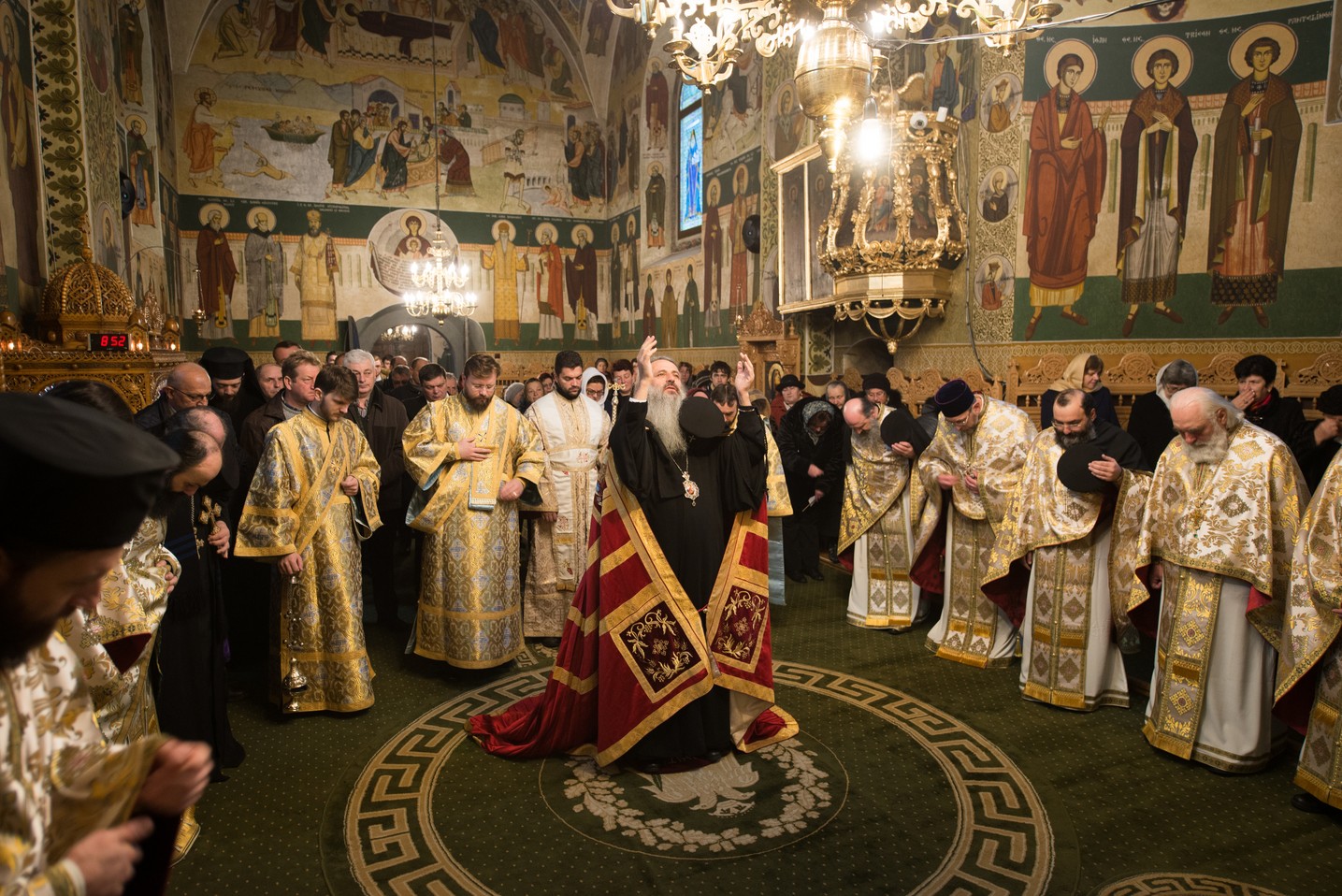 IPS Părinte Mitropolit Teofan, prezent la hramul „Altarului din Poiana liniștii”