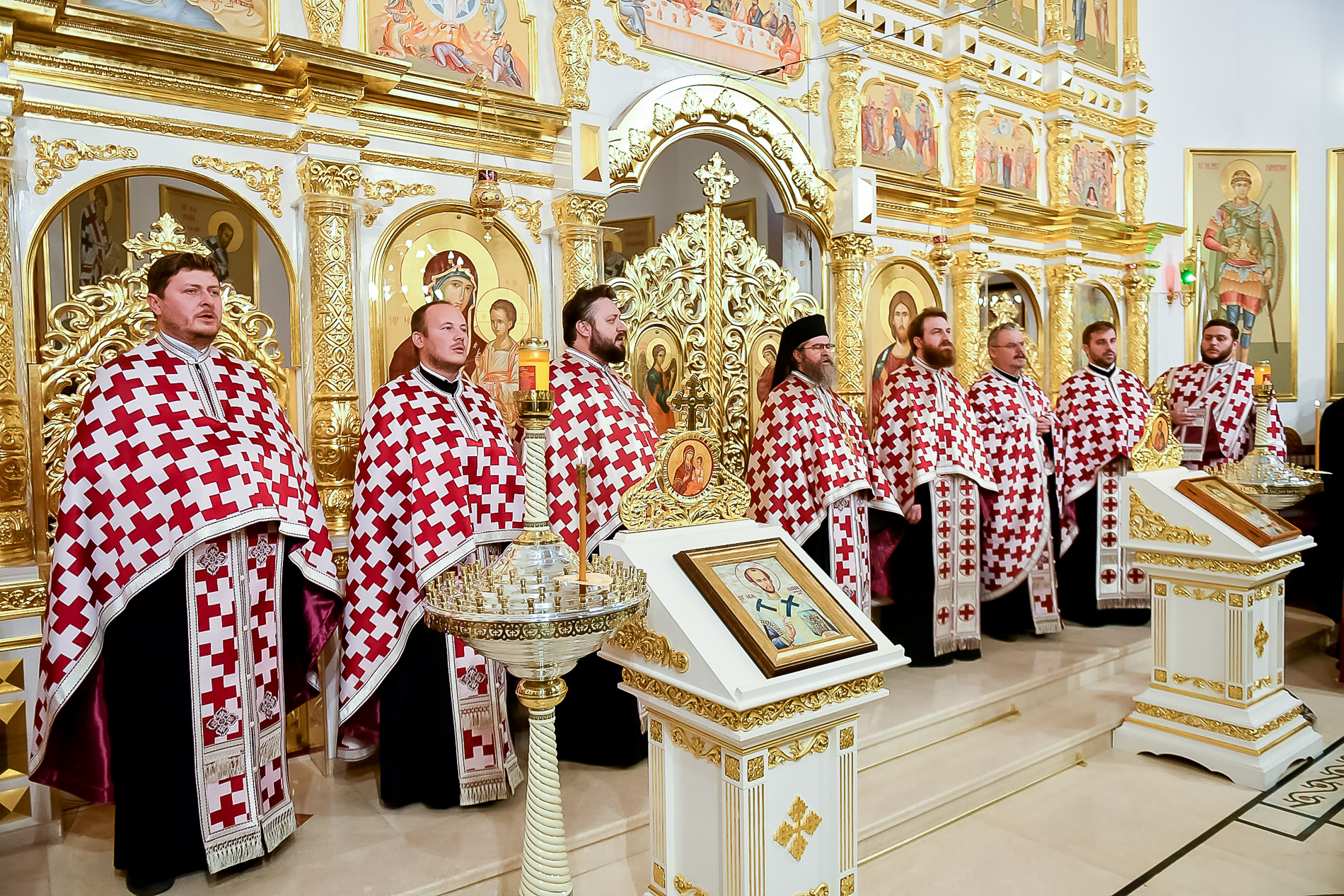 Procesiune cu moaștele Sfântului Ioan Gură de Aur, la Paraclisul Catedralei Naționale