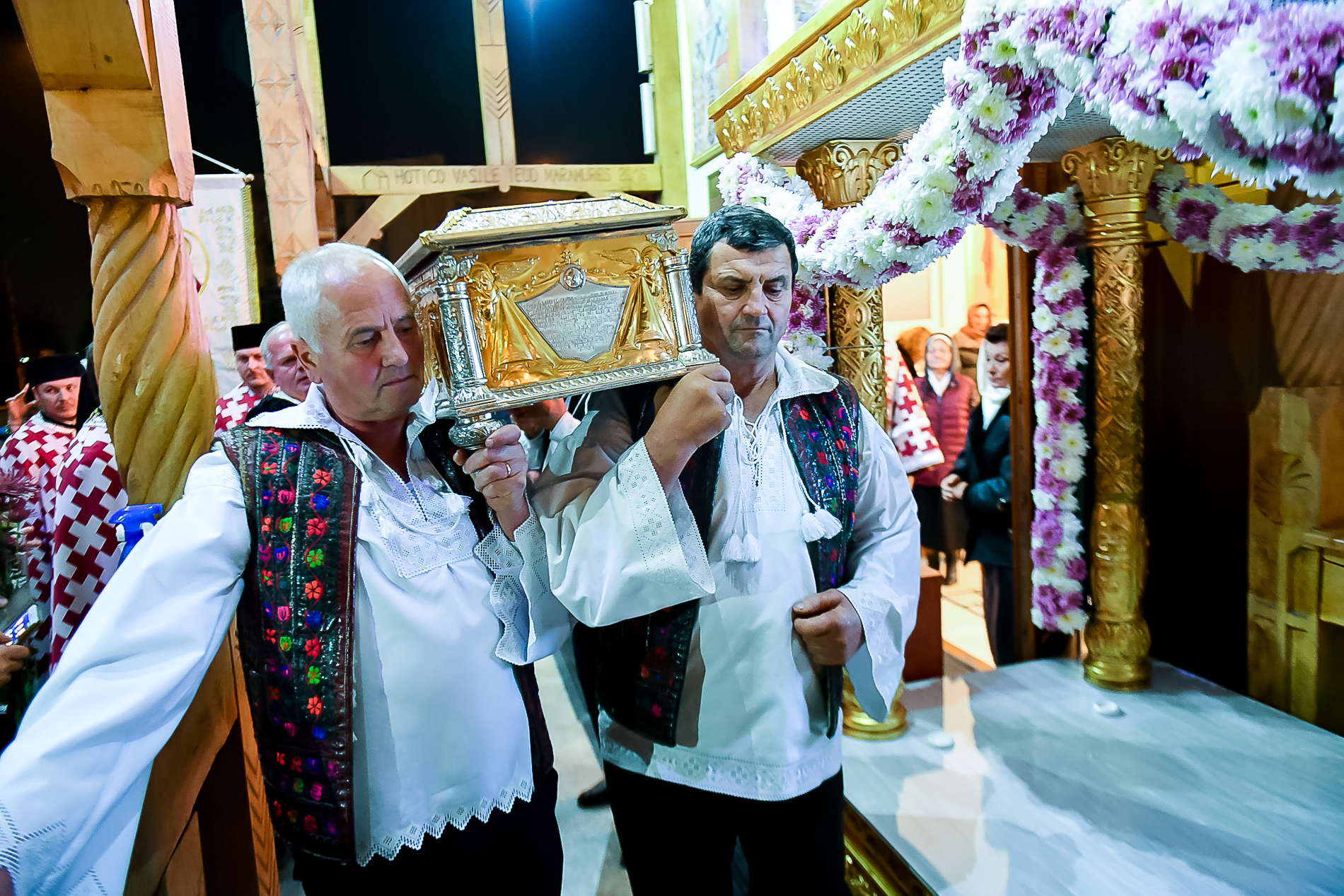 Procesiune cu moaștele Sfântului Ioan Gură de Aur, la Paraclisul Catedralei Naționale