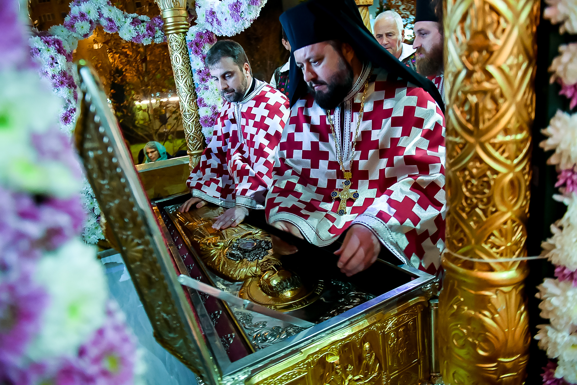 Procesiune cu moaștele Sfântului Ioan Gură de Aur, la Paraclisul Catedralei Naționale