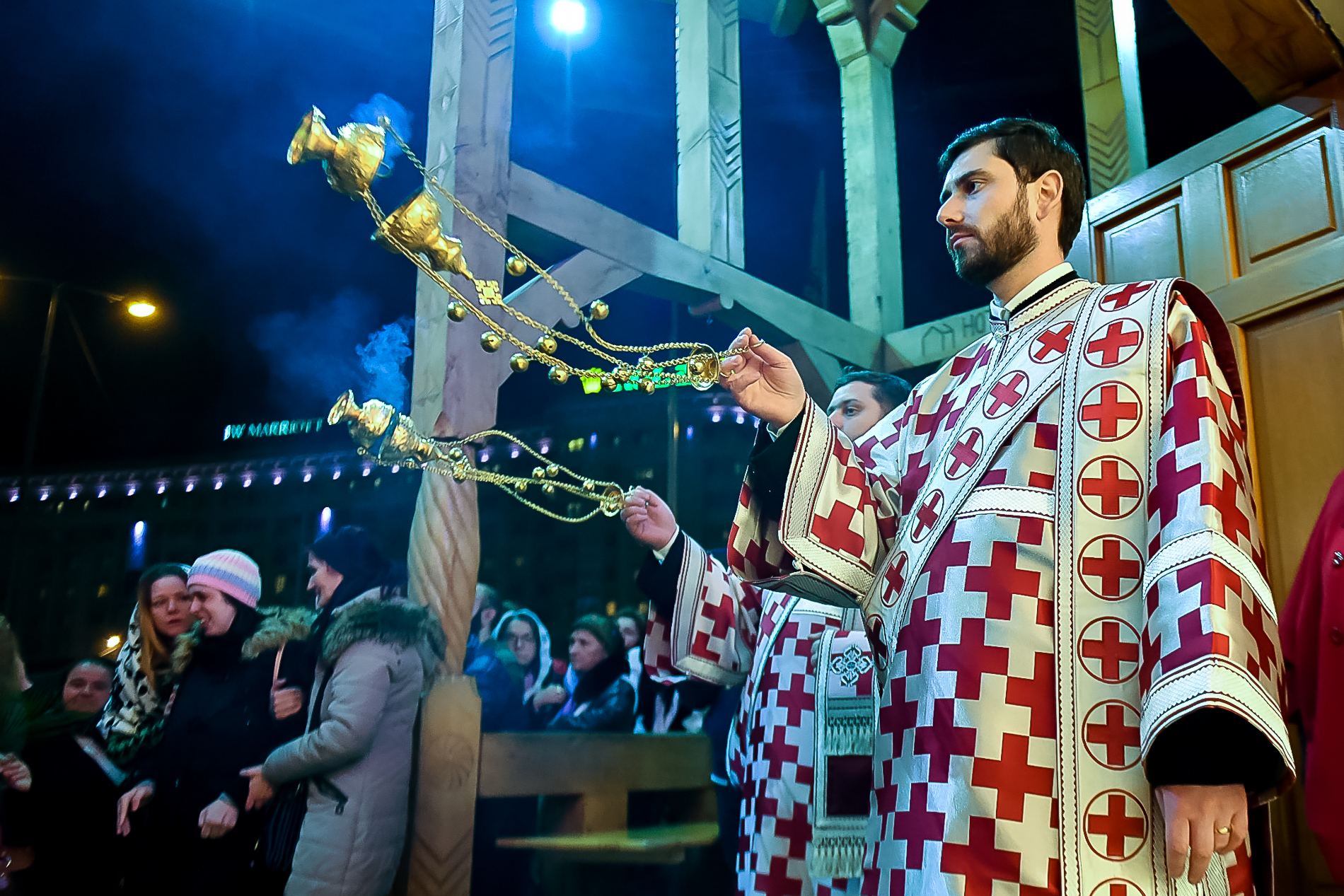 Procesiune cu moaștele Sfântului Ioan Gură de Aur, la Paraclisul Catedralei Naționale