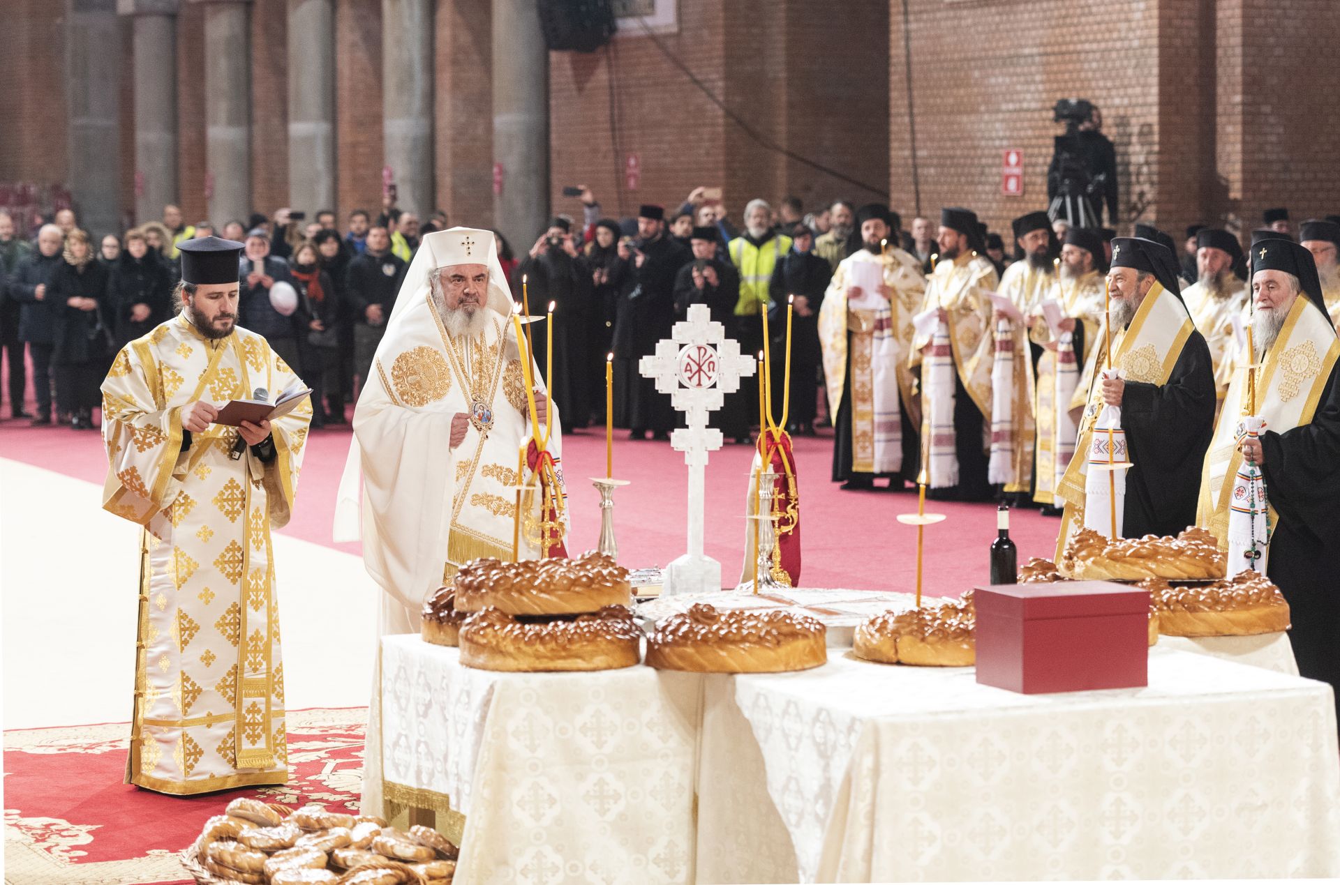 Eroii neamului au fost pomeniţi pentru prima dată la Catedrala Naţională