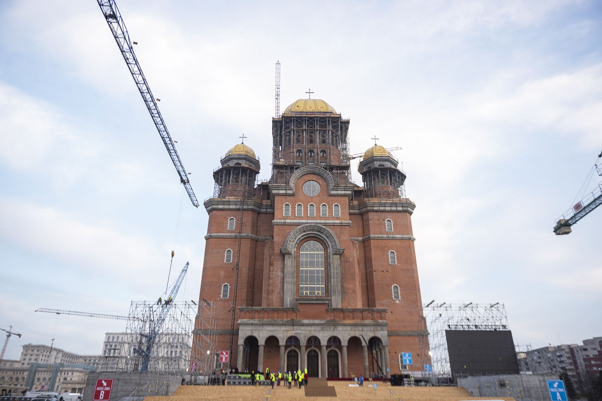 Eroii neamului au fost pomeniţi pentru prima dată la Catedrala Naţională