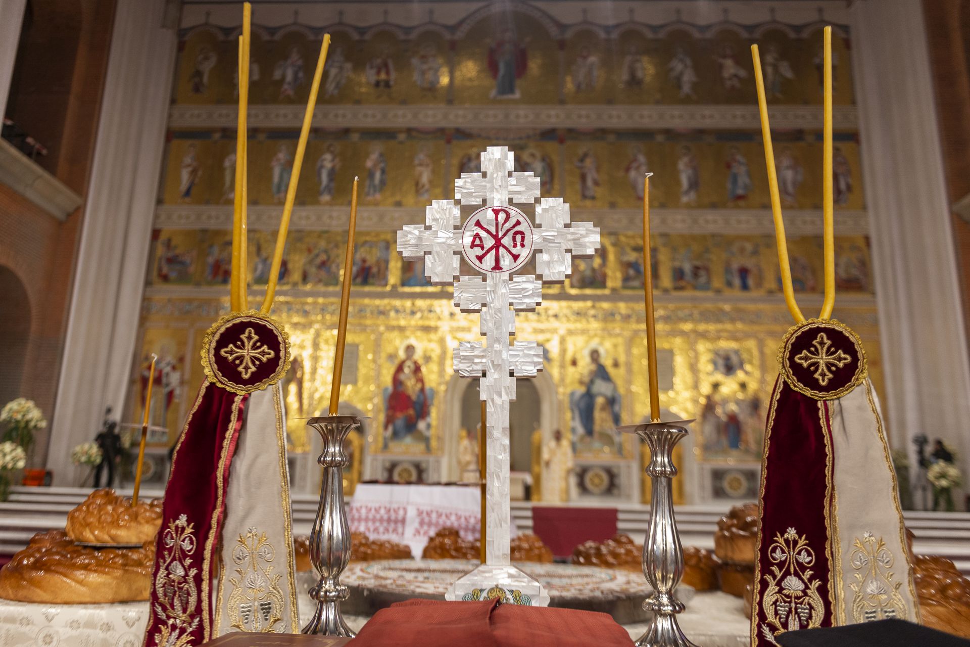 Eroii neamului au fost pomeniţi pentru prima dată la Catedrala Naţională