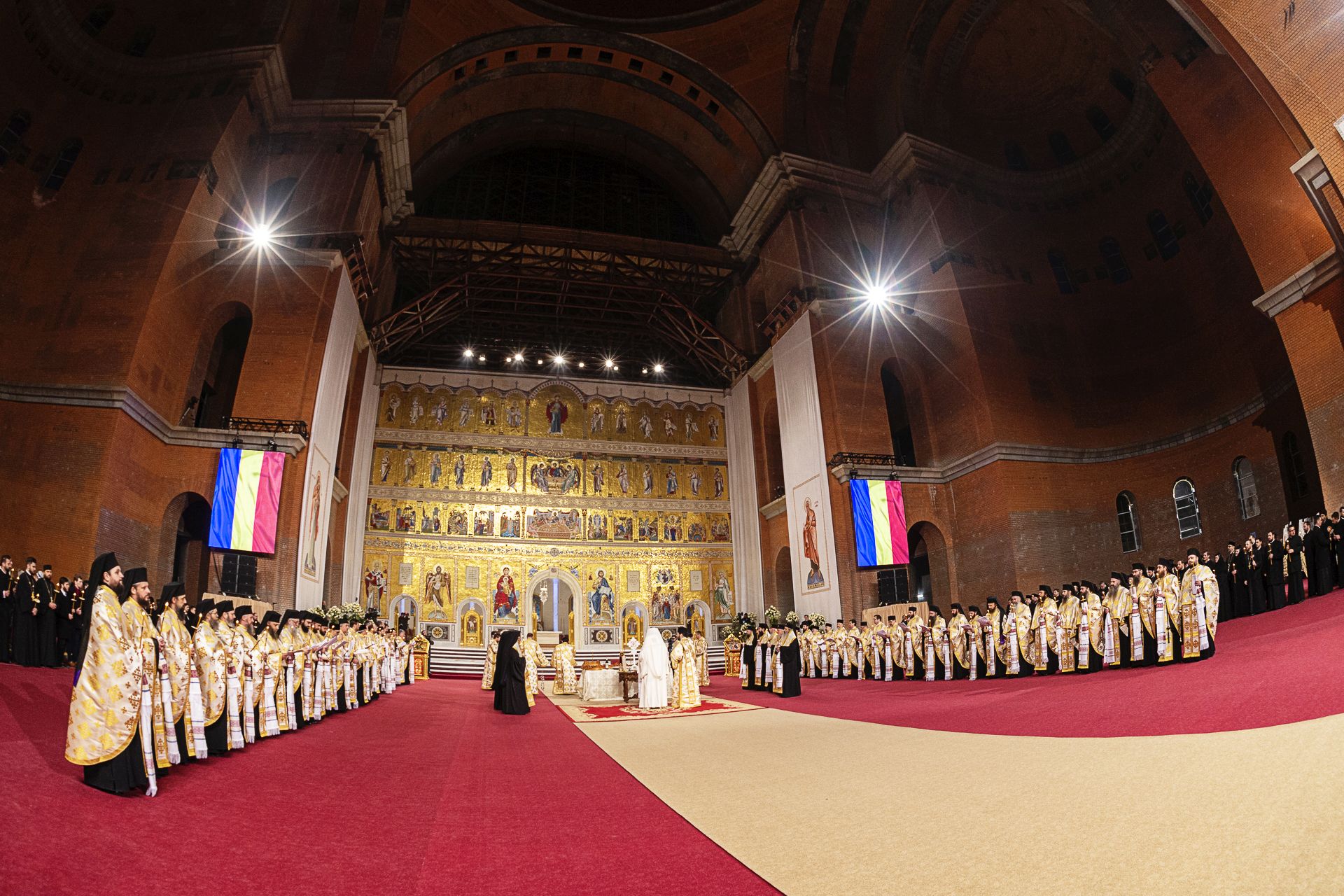 Eroii neamului au fost pomeniţi pentru prima dată la Catedrala Naţională