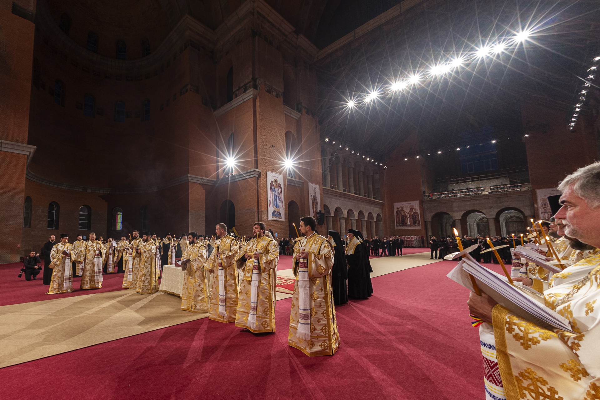 Eroii neamului au fost pomeniţi pentru prima dată la Catedrala Naţională