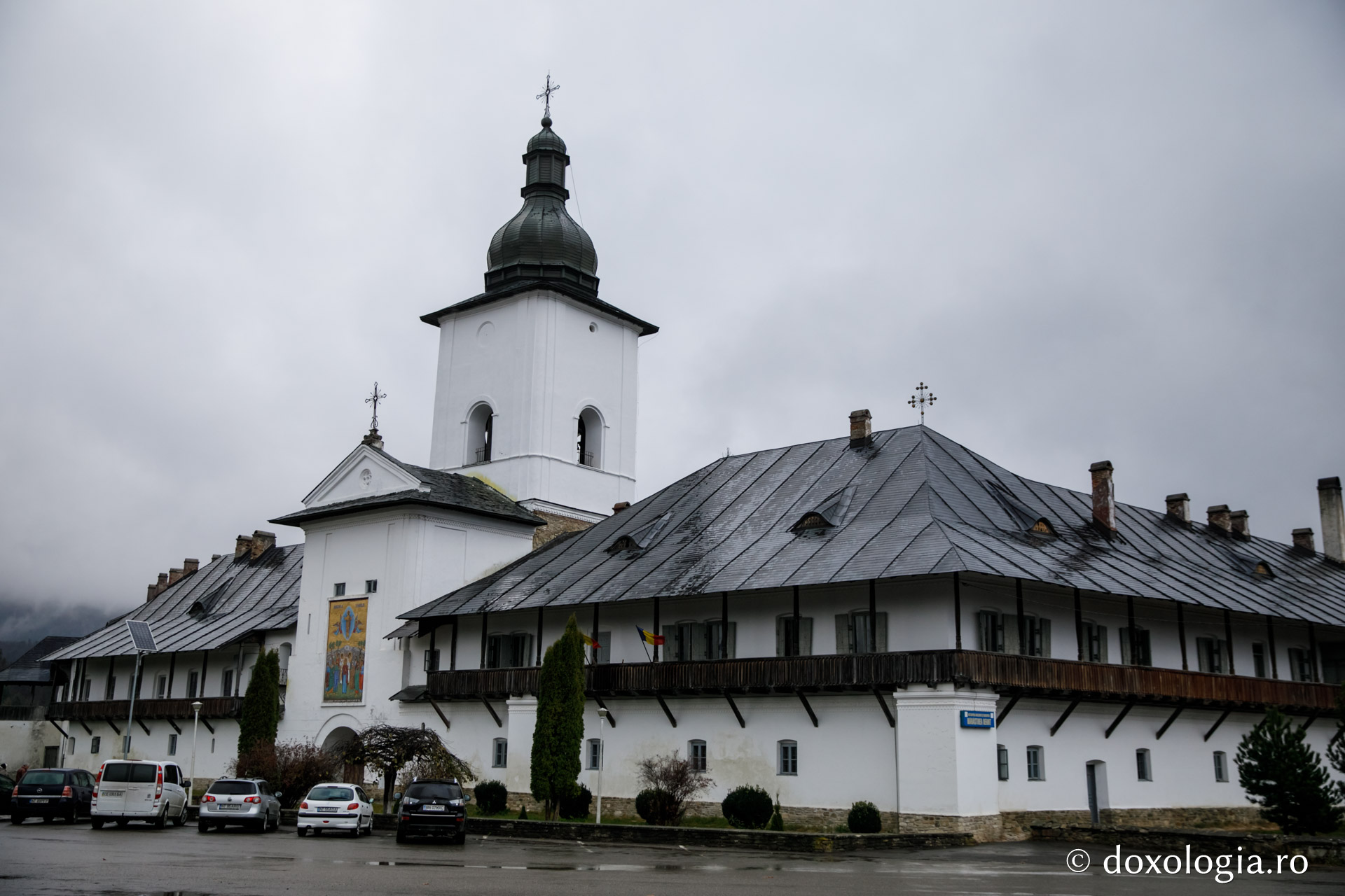 Ierarhi şi teologi participanţi la „Întâlnirea cu duhovnicul”, în rugăciune la Sfântul Paisie Ierarhi şi teologi participanţi la „Întâlnirea cu duhovnicul”, în rugăciune la Sfântul Paisie