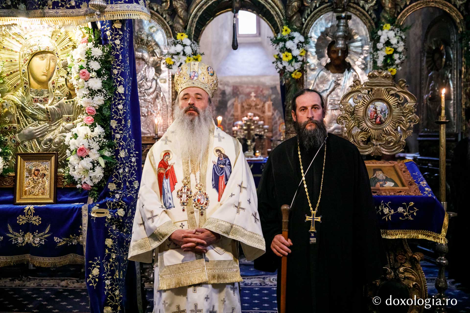 Ierarhi şi teologi participanţi la „Întâlnirea cu duhovnicul”, în rugăciune la Sfântul Paisie Ierarhi şi teologi participanţi la „Întâlnirea cu duhovnicul”, în rugăciune la Sfântul Paisie