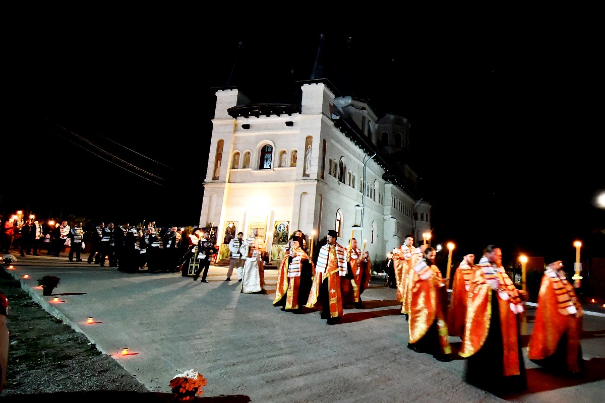 Procesiune în cinstea sfinţilor