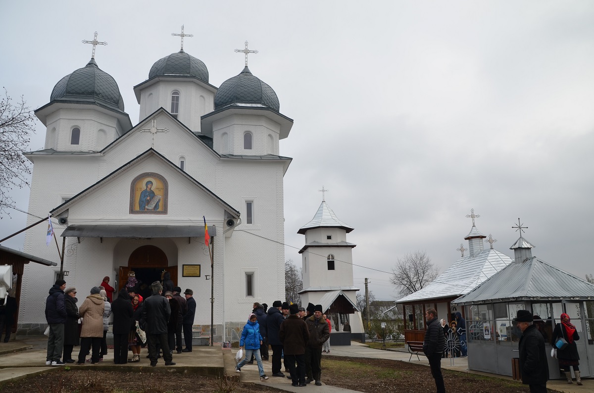 Biserica din Pleşeşti a fost resfinţită: „Vă îndemn să vă îmbogăţiţi în Dumnezeu”