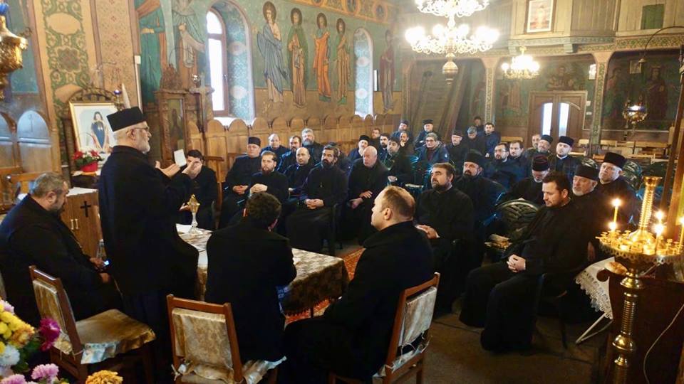 Întruniri preoţeşti în trei protopopiate ale Eparhiei Romanului şi Bacăului
