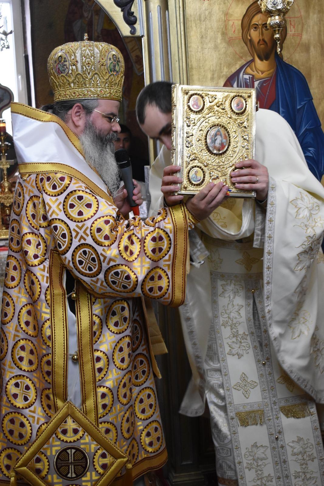 PS Ignatie: „Dăruind, noi devenim oameni adevăraţi! Ţinând numai pentru noi, fiind zgârciţi, începem să ne dezumanizăm!”