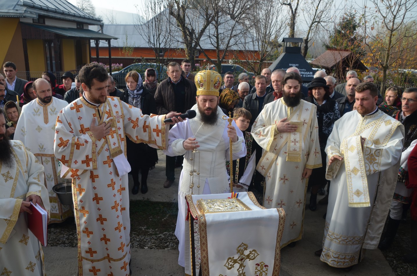 Biserica din satul sucevean Vâlcele, sfinţită de Preasfinţitul Părinte Damaschin Dorneanul