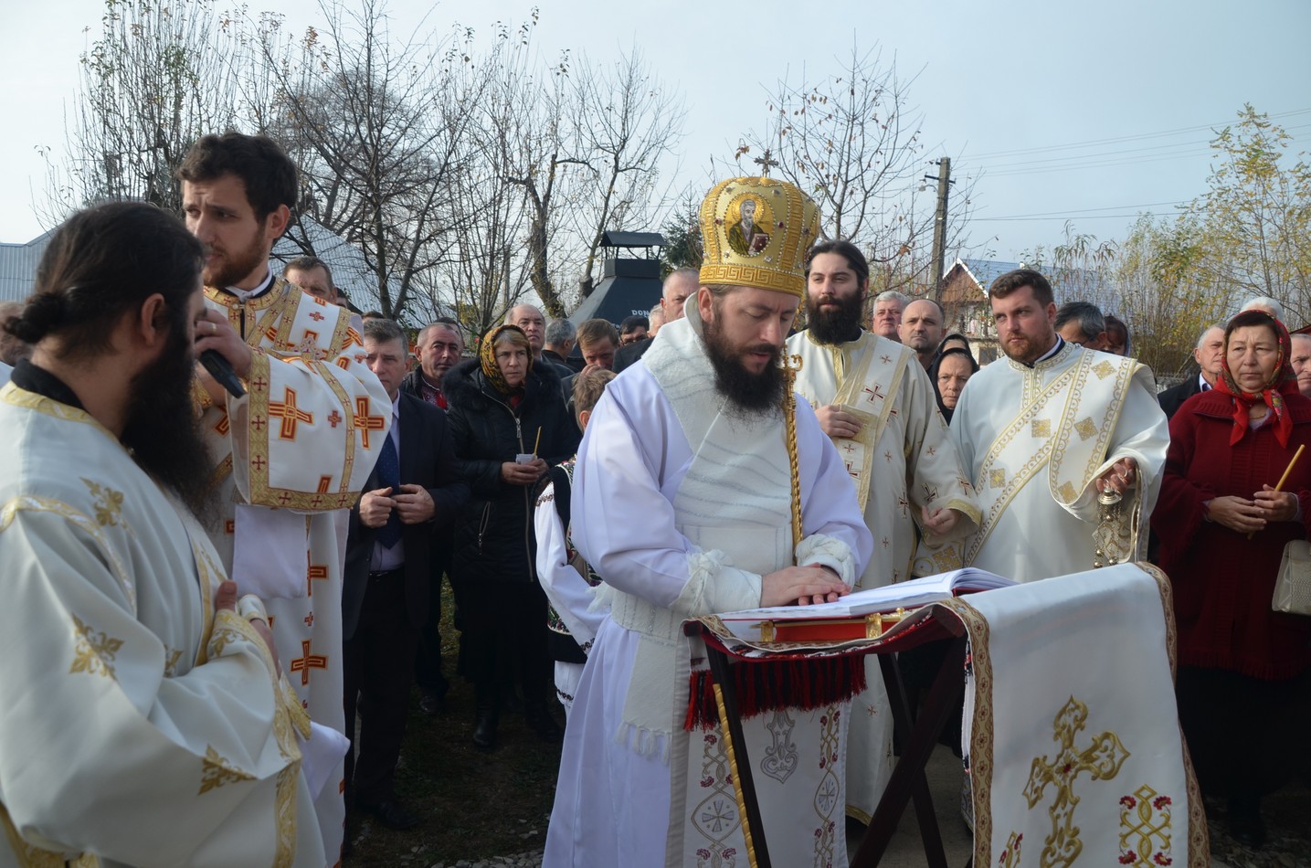 Biserica din satul sucevean Vâlcele, sfinţită de Preasfinţitul Părinte Damaschin Dorneanul