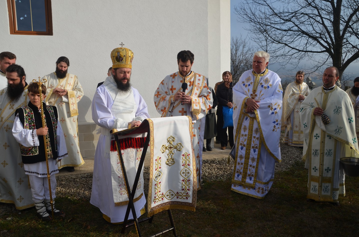 Biserica din satul sucevean Vâlcele, sfinţită de Preasfinţitul Părinte Damaschin Dorneanul