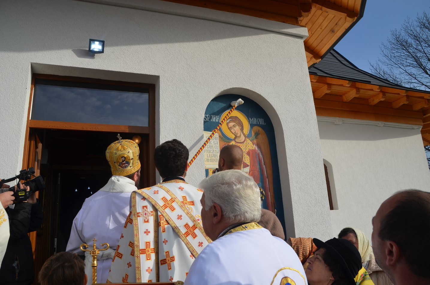 Biserica din satul sucevean Vâlcele, sfinţită de Preasfinţitul Părinte Damaschin Dorneanul