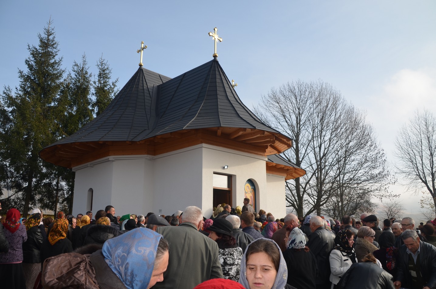 Biserica din satul sucevean Vâlcele, sfinţită de Preasfinţitul Părinte Damaschin Dorneanul