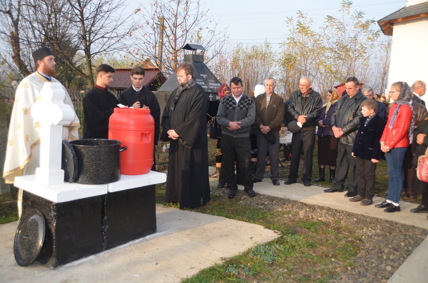 Biserica din satul sucevean Vâlcele, sfinţită de Preasfinţitul Părinte Damaschin Dorneanul