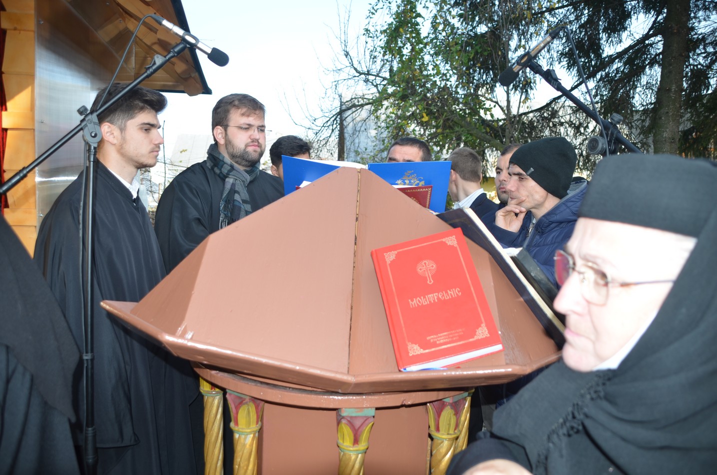 Biserica din satul sucevean Vâlcele, sfinţită de Preasfinţitul Părinte Damaschin Dorneanul