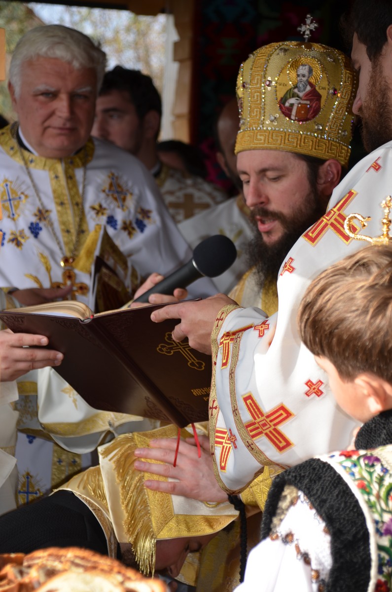 Biserica din satul sucevean Vâlcele, sfinţită de Preasfinţitul Părinte Damaschin Dorneanul