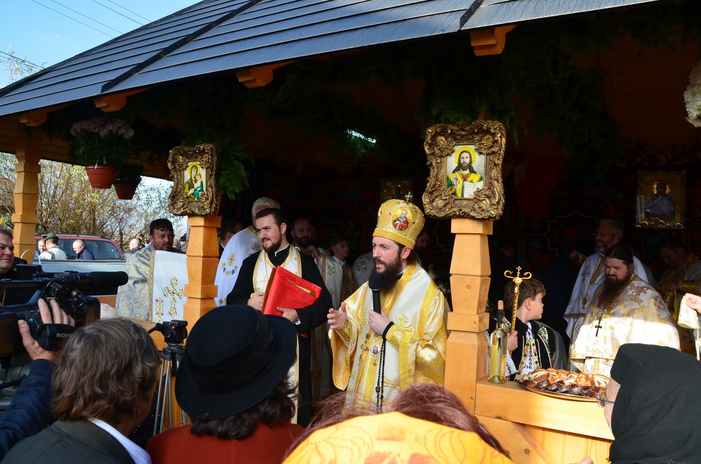 Biserica din satul sucevean Vâlcele, sfinţită de Preasfinţitul Părinte Damaschin Dorneanul