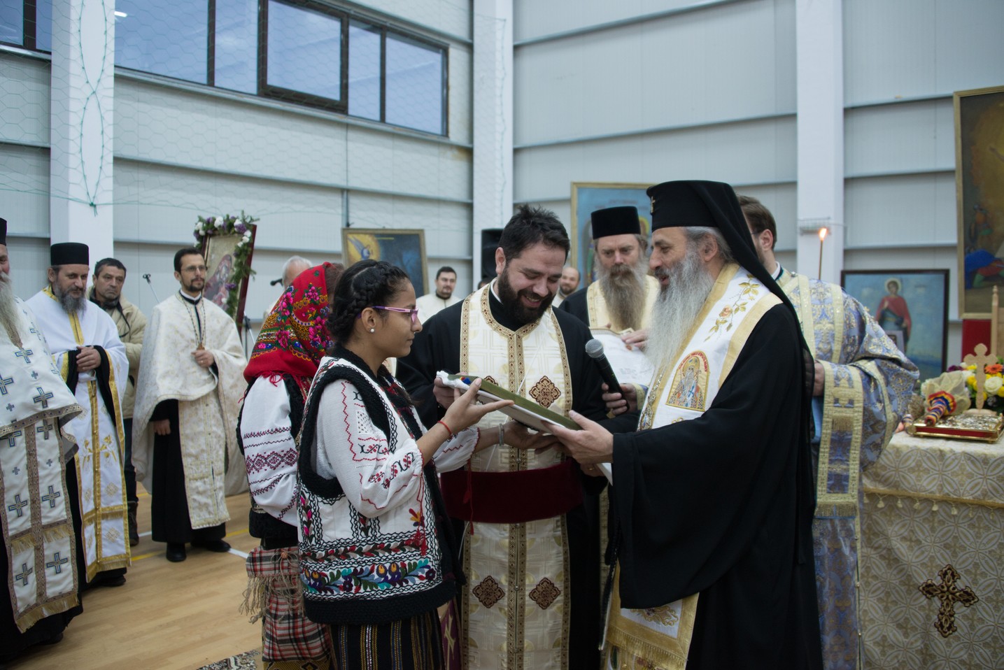 Sfințire de capelă la Liceul Tehnologic Special din comuna Ștefan cel Mare: „Întotdeauna românul, în casa lui, a avut un colț de rugăciune”