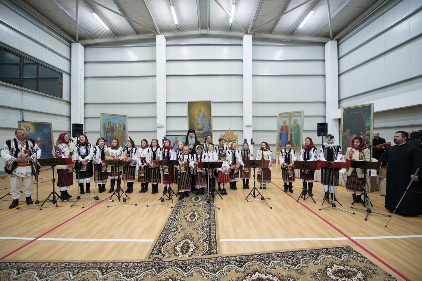 Sfințire de capelă la Liceul Tehnologic Special din comuna Ștefan cel Mare: „Întotdeauna românul, în casa lui, a avut un colț de rugăciune”