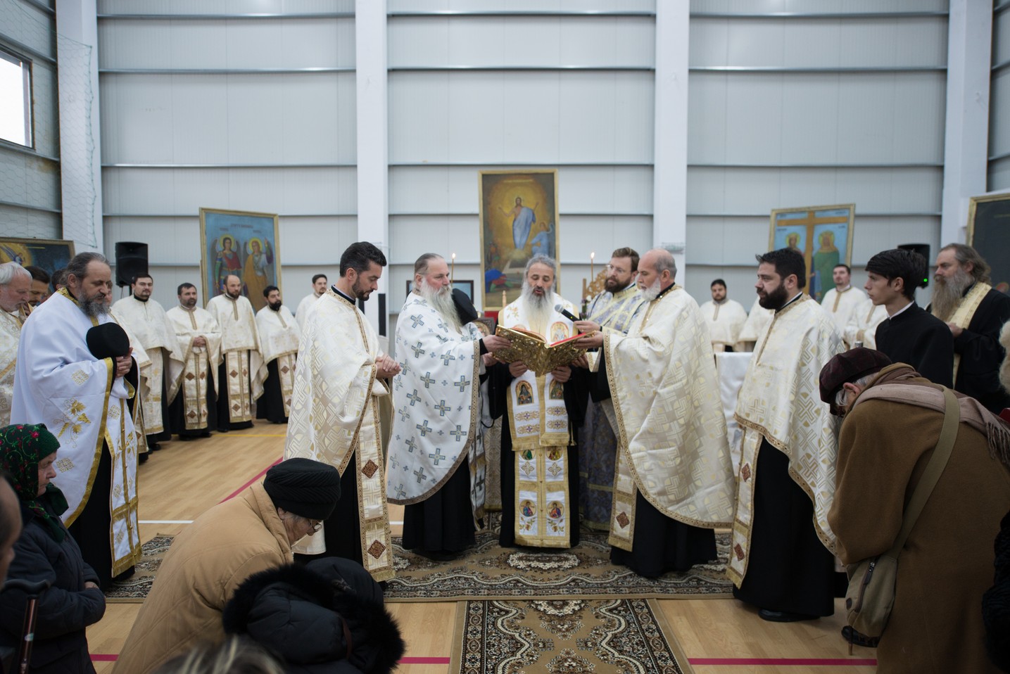 Sfințire de capelă la Liceul Tehnologic Special din comuna Ștefan cel Mare: „Întotdeauna românul, în casa lui, a avut un colț de rugăciune”