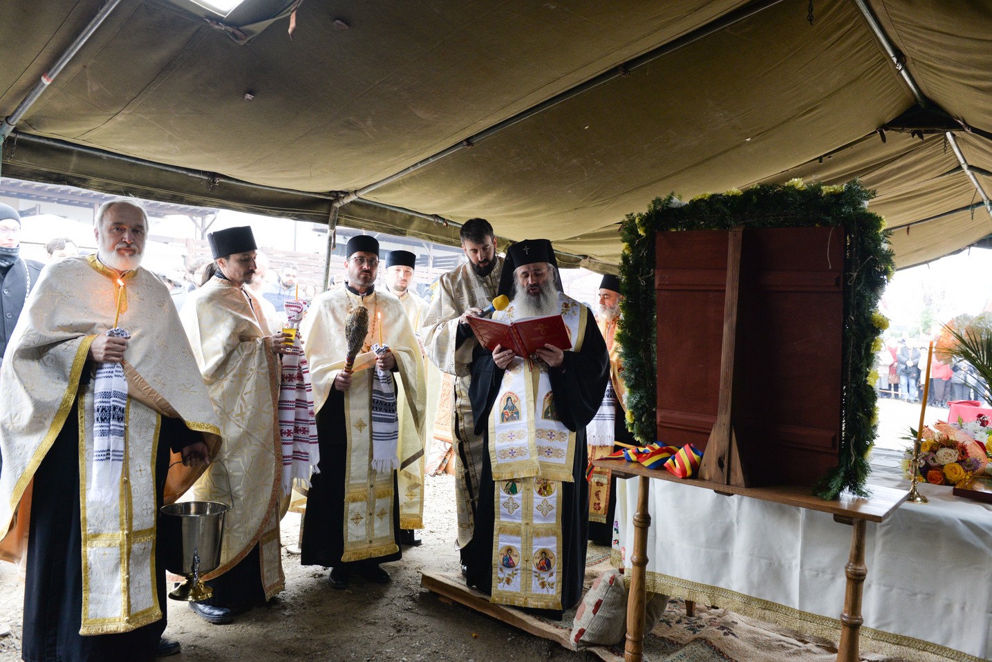 Sfințire de loc de biserică în Bucium-Iași: IPS Mitropolit Teofan a pus piatra de temelie