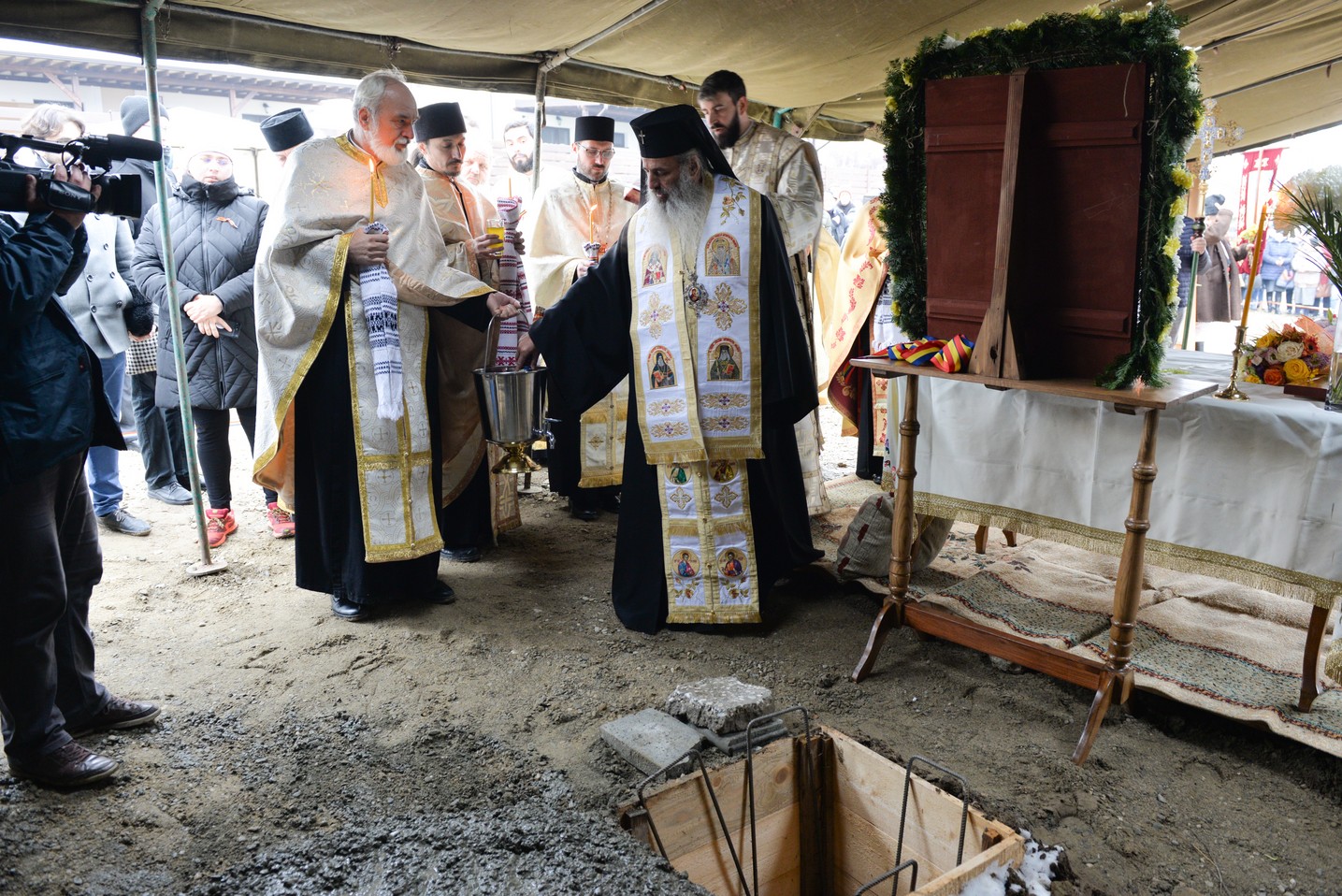 Sfințire de loc de biserică în Bucium-Iași: IPS Mitropolit Teofan a pus piatra de temelie