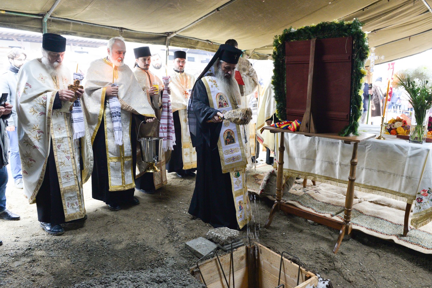 Sfințire de loc de biserică în Bucium-Iași: IPS Mitropolit Teofan a pus piatra de temelie