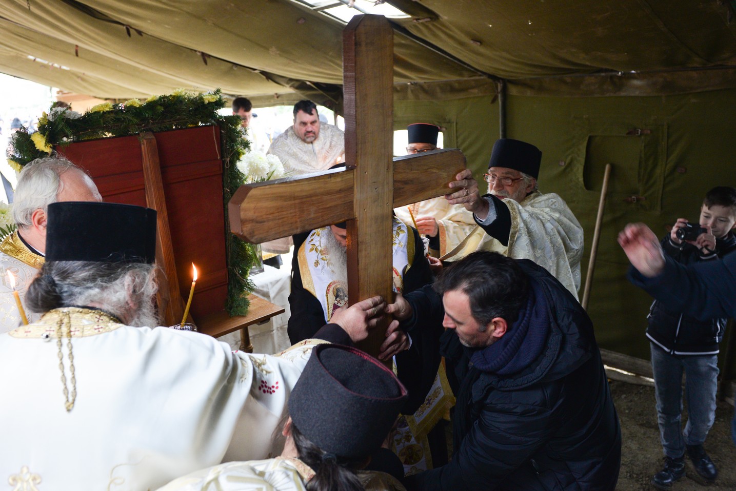 Sfințire de loc de biserică în Bucium-Iași: IPS Mitropolit Teofan a pus piatra de temelie