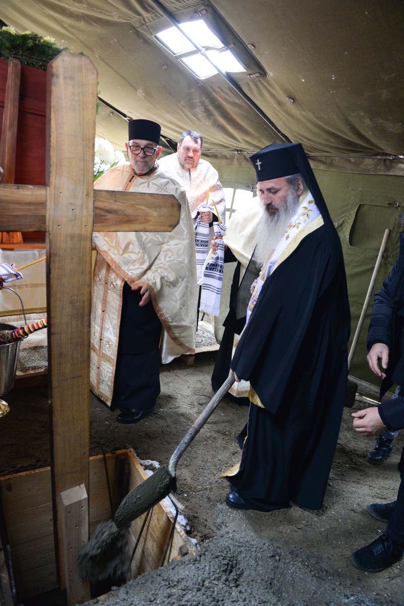 Sfințire de loc de biserică în Bucium-Iași: IPS Mitropolit Teofan a pus piatra de temelie