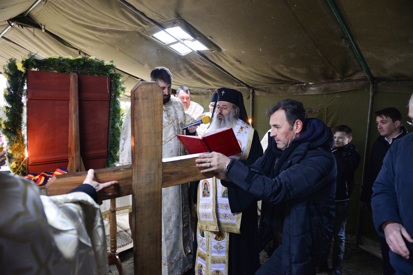 Sfințire de loc de biserică în Bucium-Iași: IPS Mitropolit Teofan a pus piatra de temelie