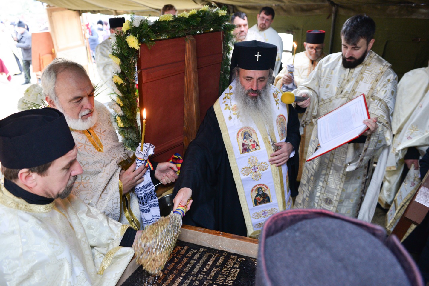 Sfințire de loc de biserică în Bucium-Iași: IPS Mitropolit Teofan a pus piatra de temelie
