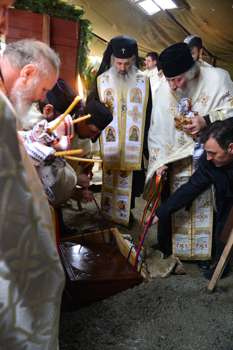 Sfințire de loc de biserică în Bucium-Iași: IPS Mitropolit Teofan a pus piatra de temelie