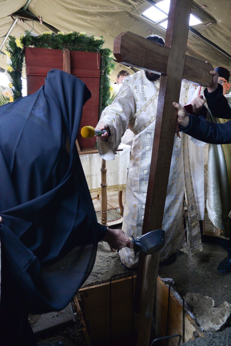 Sfințire de loc de biserică în Bucium-Iași: IPS Mitropolit Teofan a pus piatra de temelie