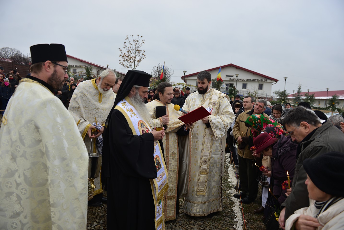 Sfințire de loc de biserică în Bucium-Iași: IPS Mitropolit Teofan a pus piatra de temelie